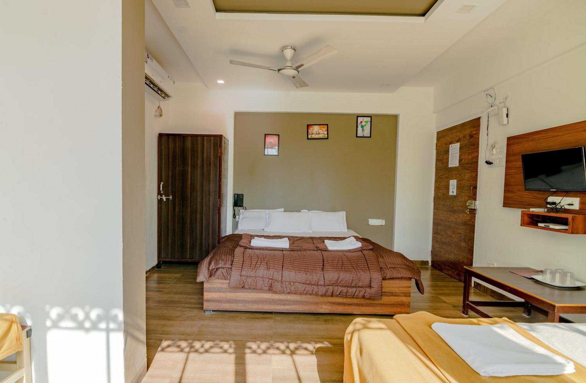 White House Beach Resort, Nagaon Exterior photo