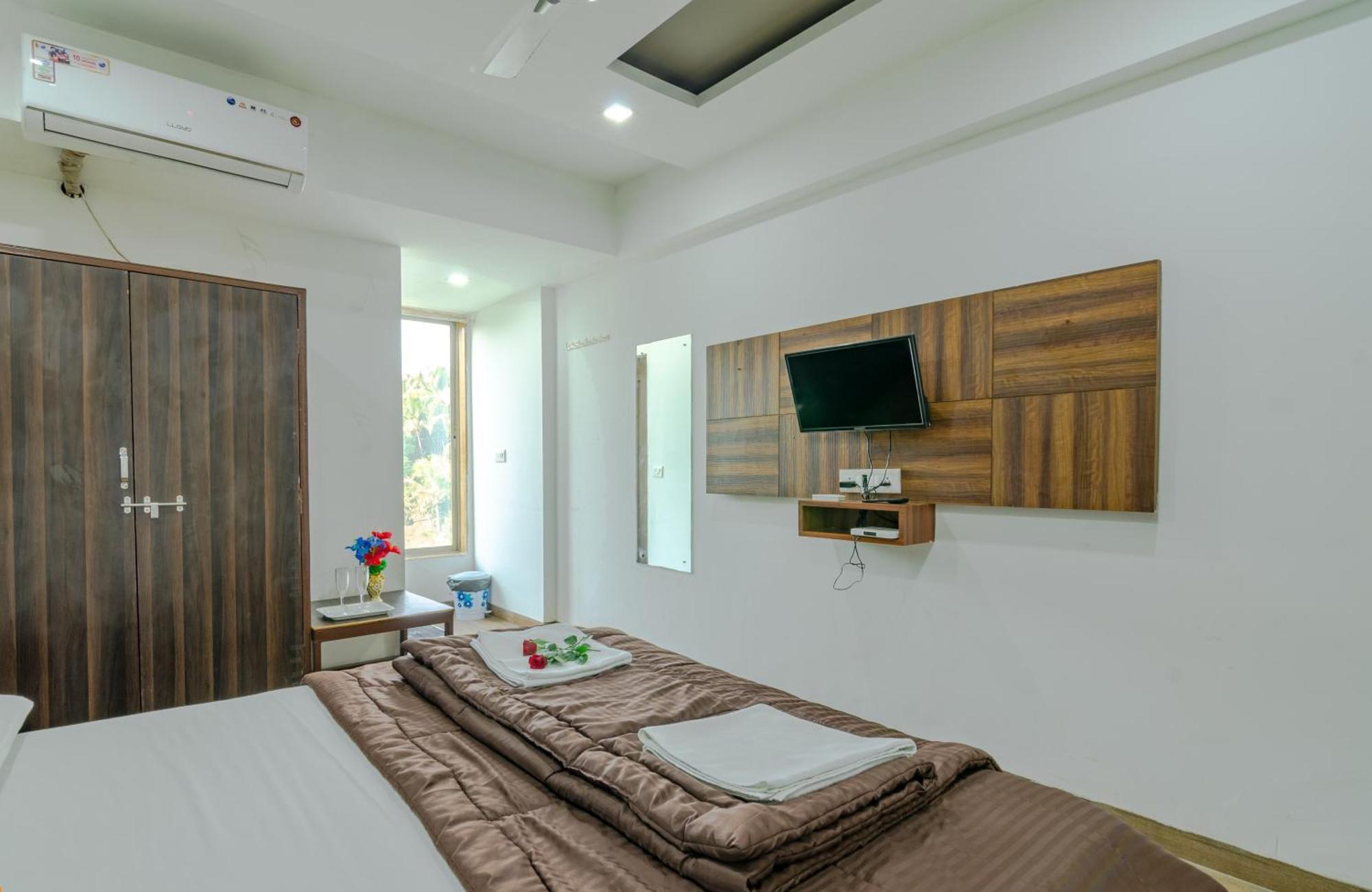White House Beach Resort, Nagaon Exterior photo